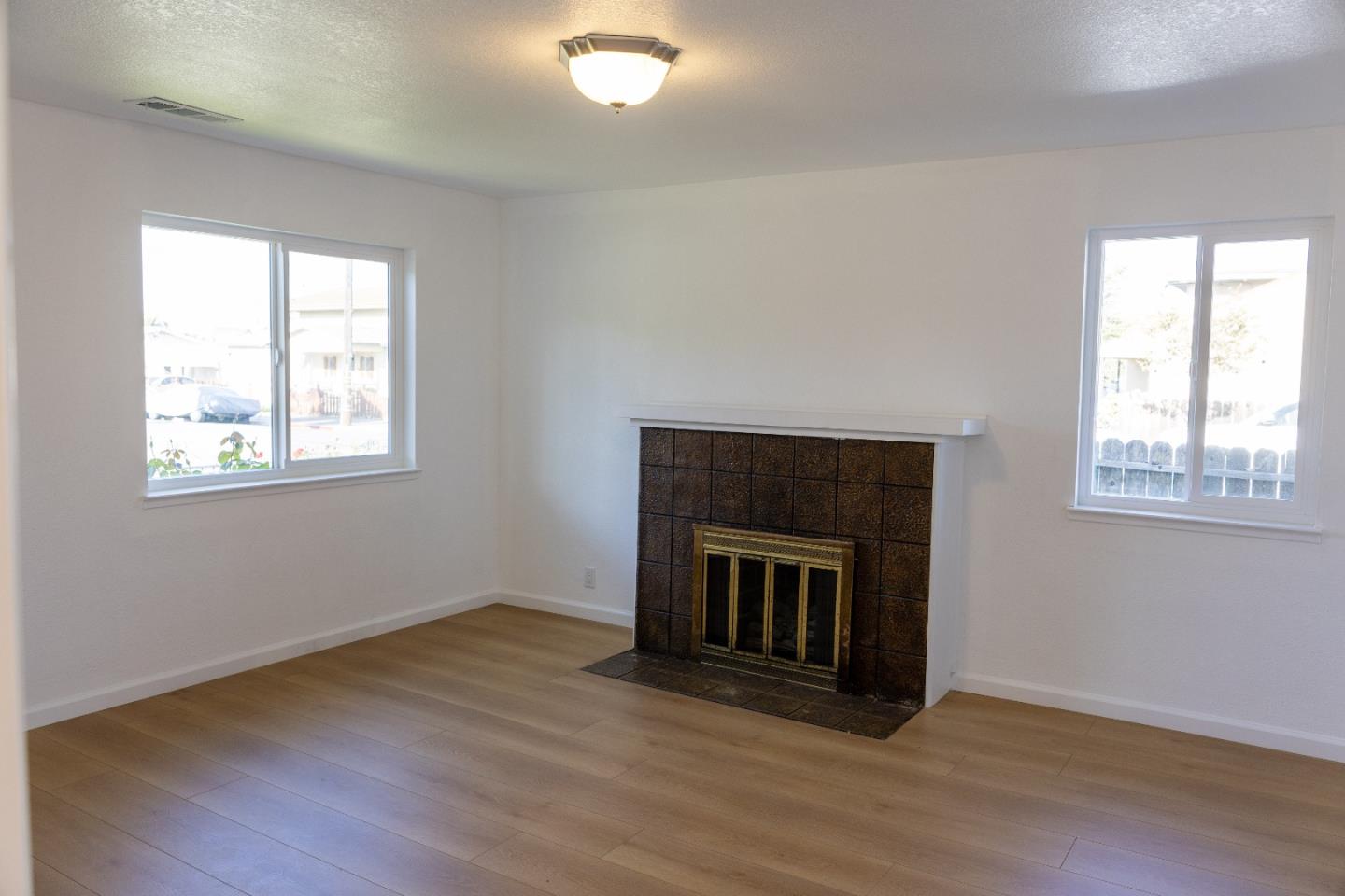 Detail Gallery Image 4 of 15 For 1248 Whitton Ave, San Jose,  CA 95116 - 2 Beds | 1 Baths