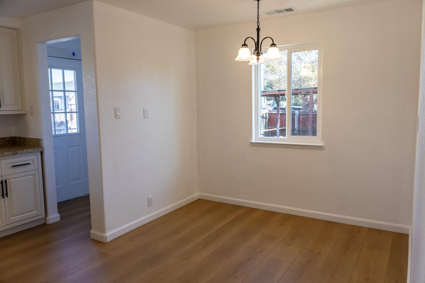 Detail Gallery Image 9 of 15 For 1248 Whitton Ave, San Jose,  CA 95116 - 2 Beds | 1 Baths