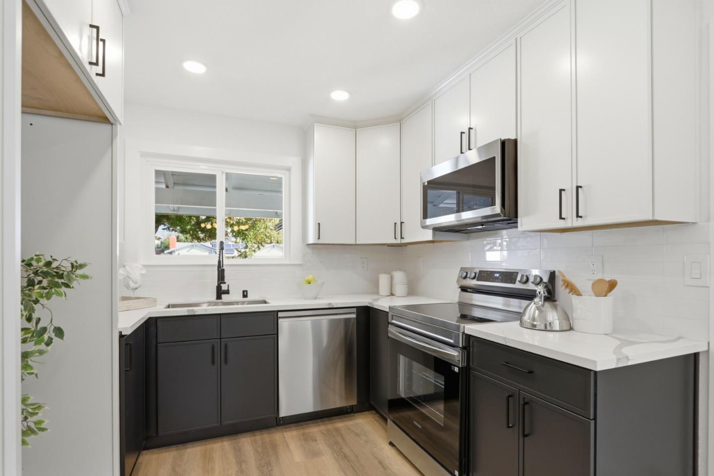 Detail Gallery Image 11 of 35 For 2837 Burdick Way, San Jose,  CA 95148 - 4 Beds | 2 Baths