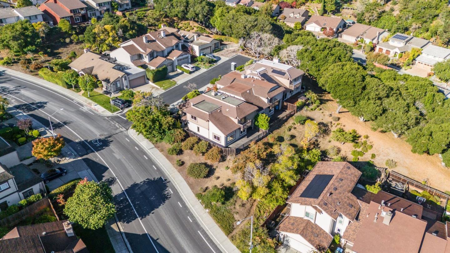 Detail Gallery Image 23 of 47 For 3400 Douglas Ct, San Mateo,  CA 94403 - 2 Beds | 2/1 Baths