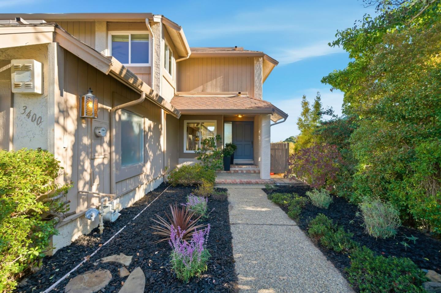 Detail Gallery Image 4 of 47 For 3400 Douglas Ct, San Mateo,  CA 94403 - 2 Beds | 2/1 Baths