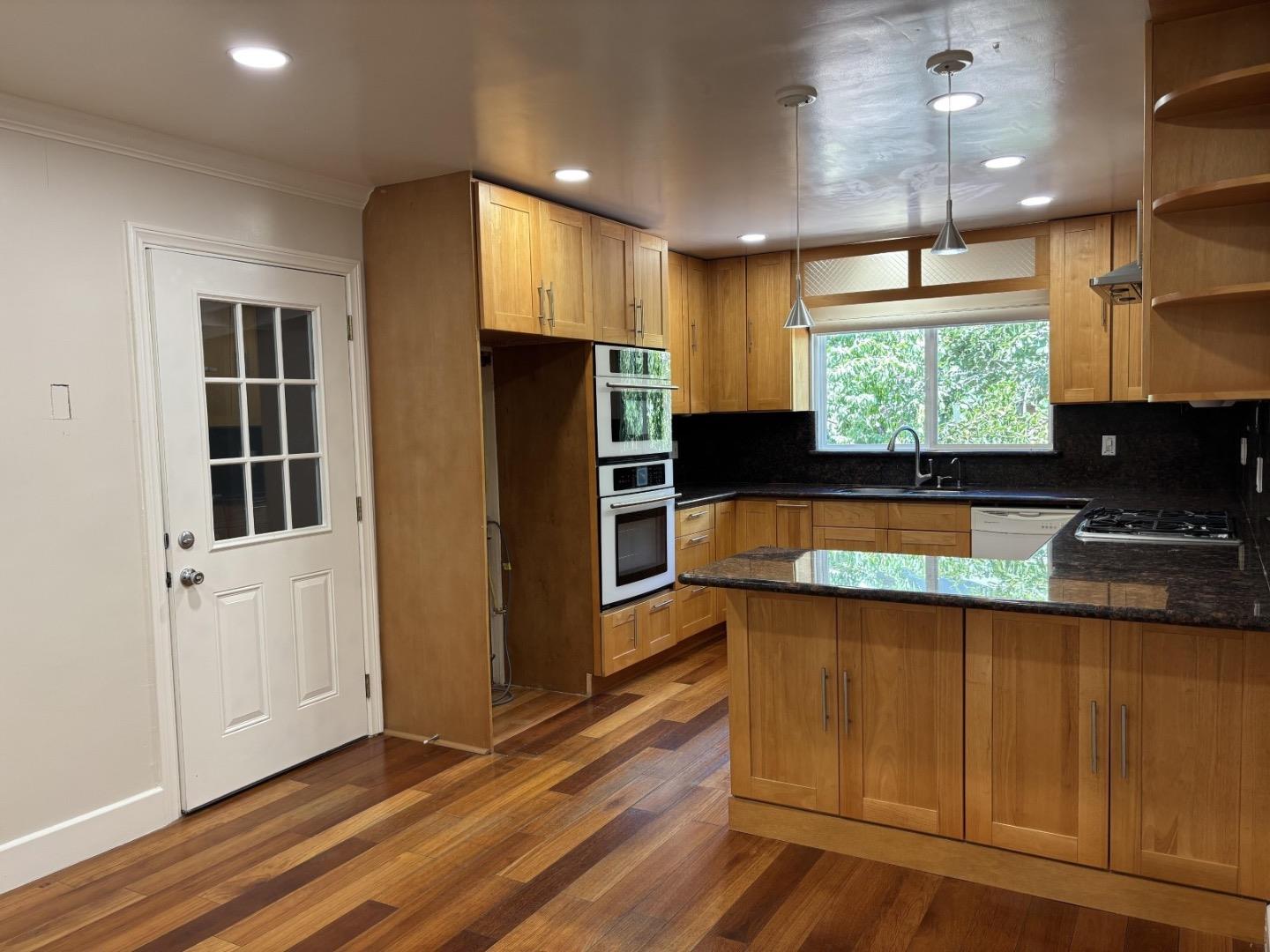 Detail Gallery Image 4 of 12 For 393 Jai Dr, San Jose,  CA 95119 - 3 Beds | 2 Baths