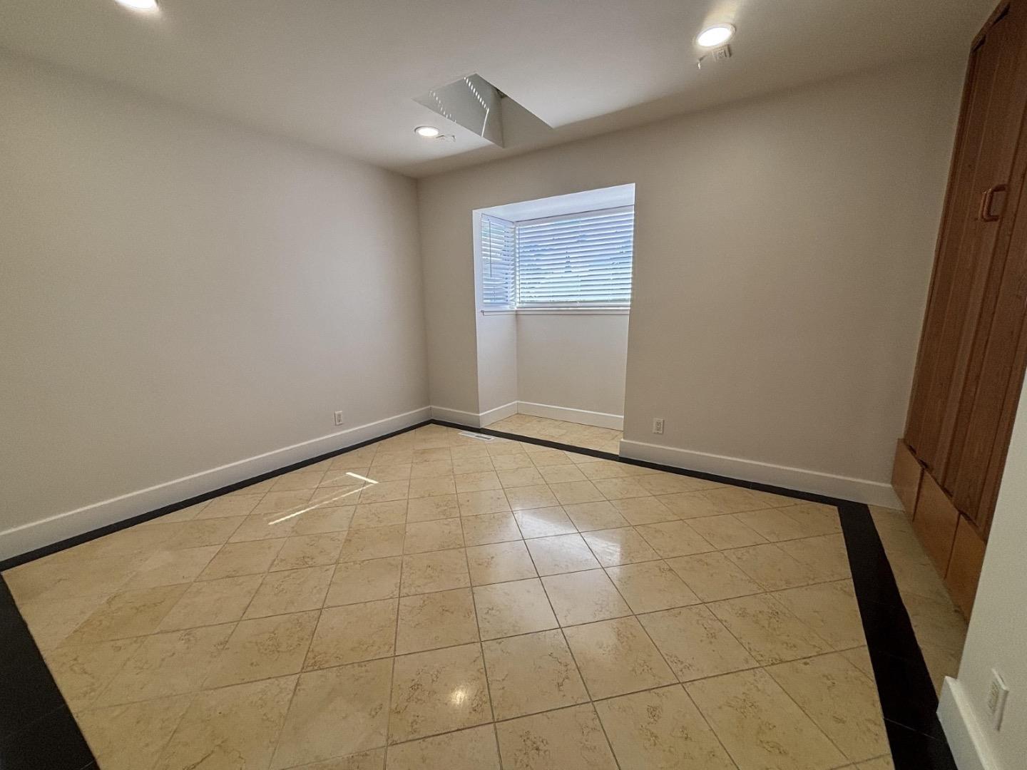 Detail Gallery Image 5 of 12 For 393 Jai Dr, San Jose,  CA 95119 - 3 Beds | 2 Baths