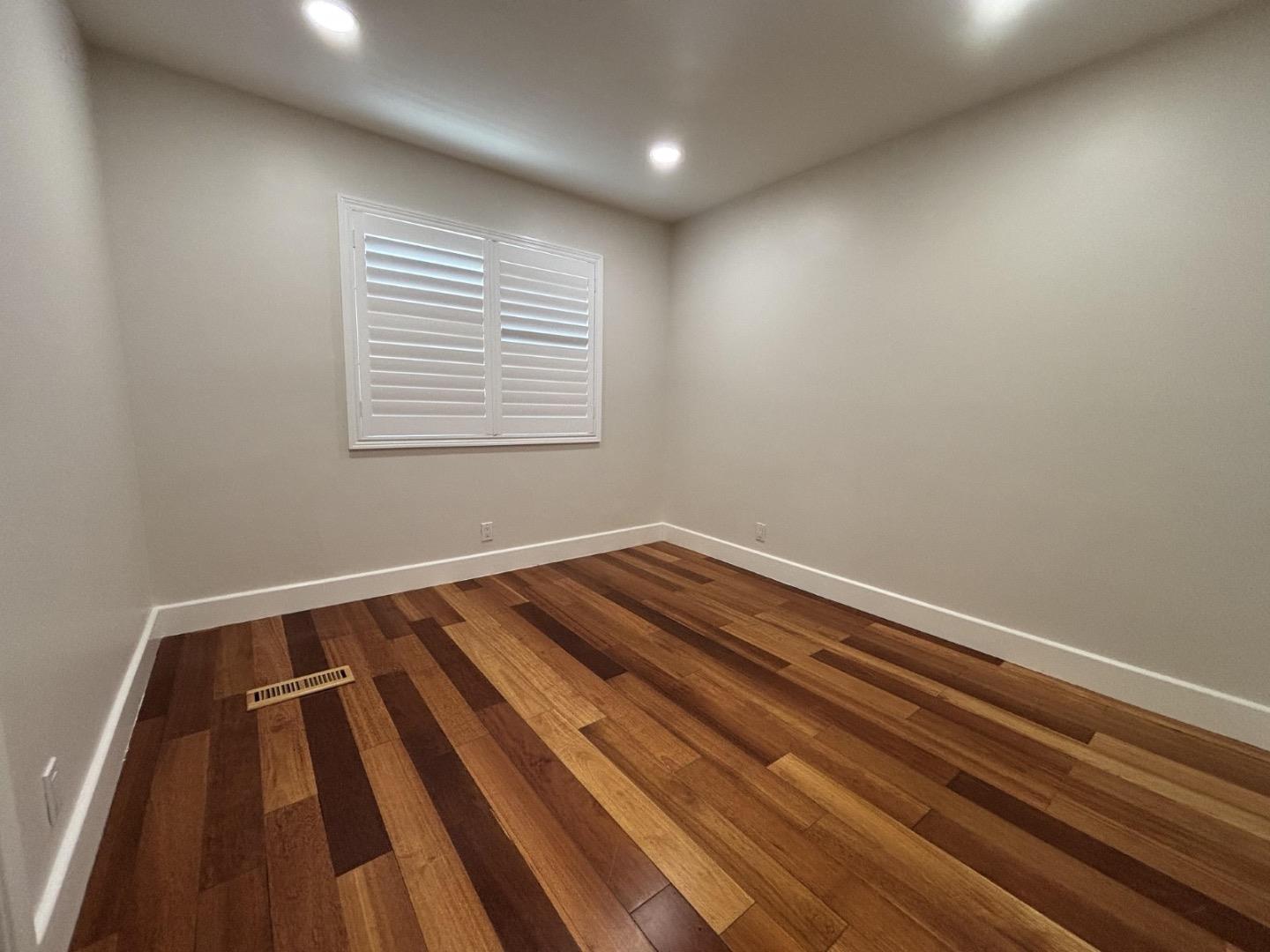 Detail Gallery Image 9 of 12 For 393 Jai Dr, San Jose,  CA 95119 - 3 Beds | 2 Baths