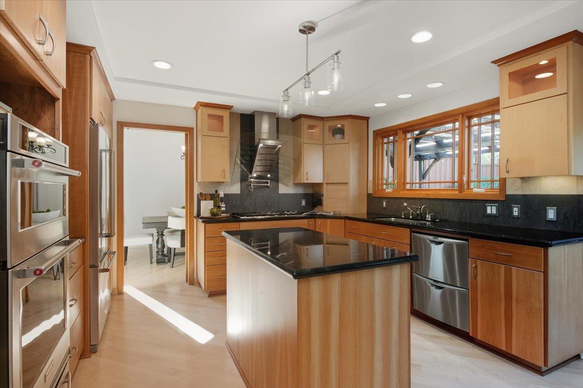 Detail Gallery Image 10 of 38 For 5915 Vista Loop, San Jose,  CA 95124 - 4 Beds | 3 Baths