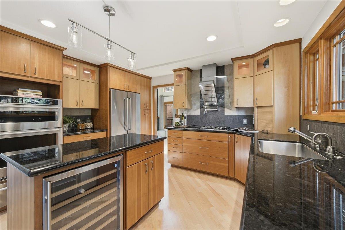 Detail Gallery Image 11 of 38 For 5915 Vista Loop, San Jose,  CA 95124 - 4 Beds | 3 Baths