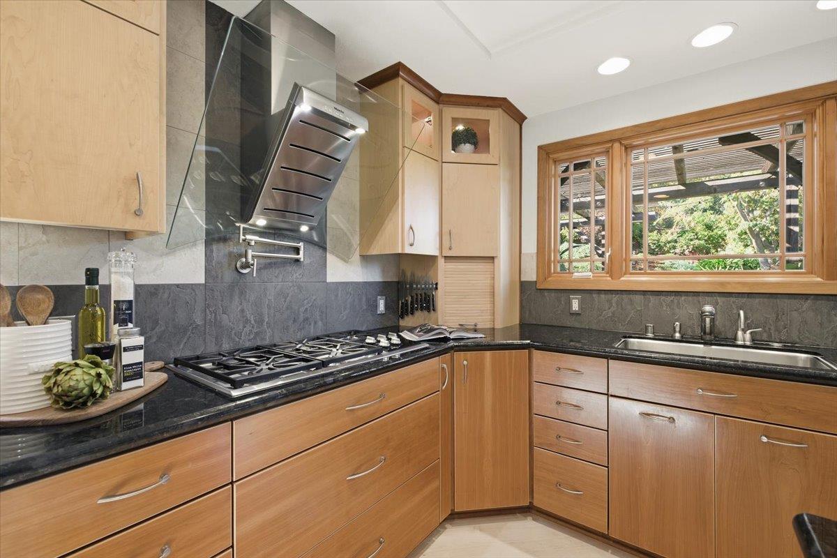 Detail Gallery Image 12 of 38 For 5915 Vista Loop, San Jose,  CA 95124 - 4 Beds | 3 Baths