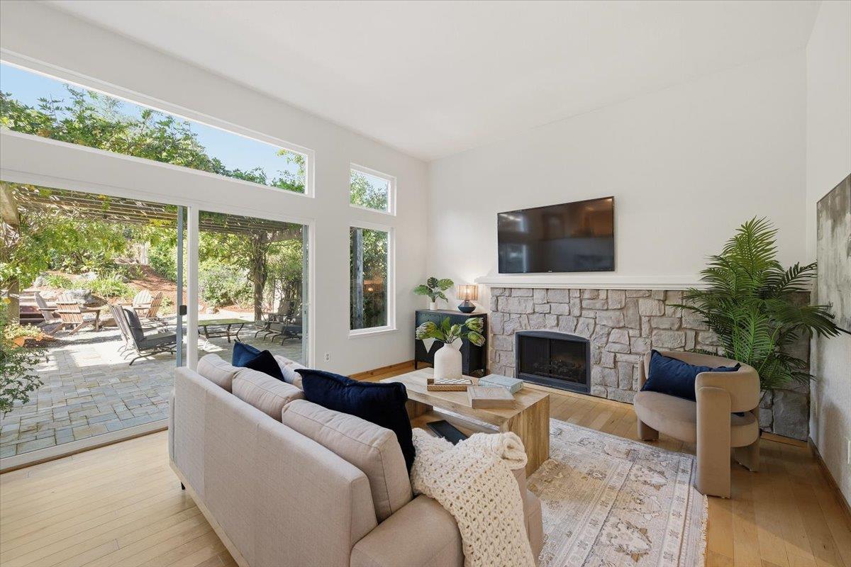 Detail Gallery Image 13 of 38 For 5915 Vista Loop, San Jose,  CA 95124 - 4 Beds | 3 Baths