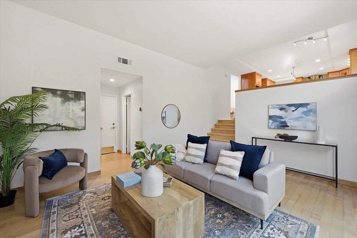 Detail Gallery Image 14 of 38 For 5915 Vista Loop, San Jose,  CA 95124 - 4 Beds | 3 Baths