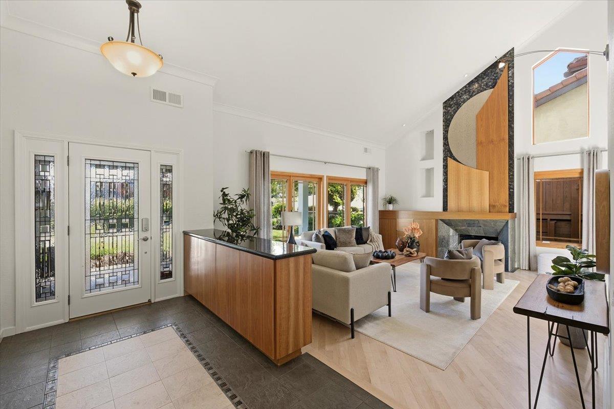 Detail Gallery Image 4 of 38 For 5915 Vista Loop, San Jose,  CA 95124 - 4 Beds | 3 Baths