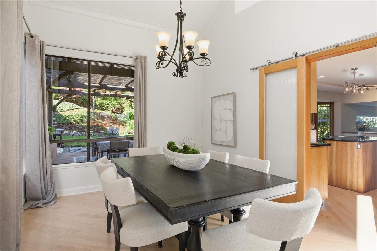 Detail Gallery Image 8 of 38 For 5915 Vista Loop, San Jose,  CA 95124 - 4 Beds | 3 Baths