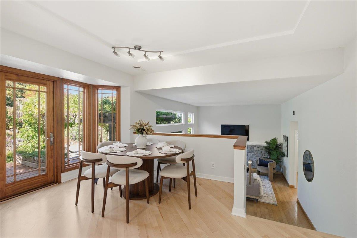 Detail Gallery Image 9 of 38 For 5915 Vista Loop, San Jose,  CA 95124 - 4 Beds | 3 Baths