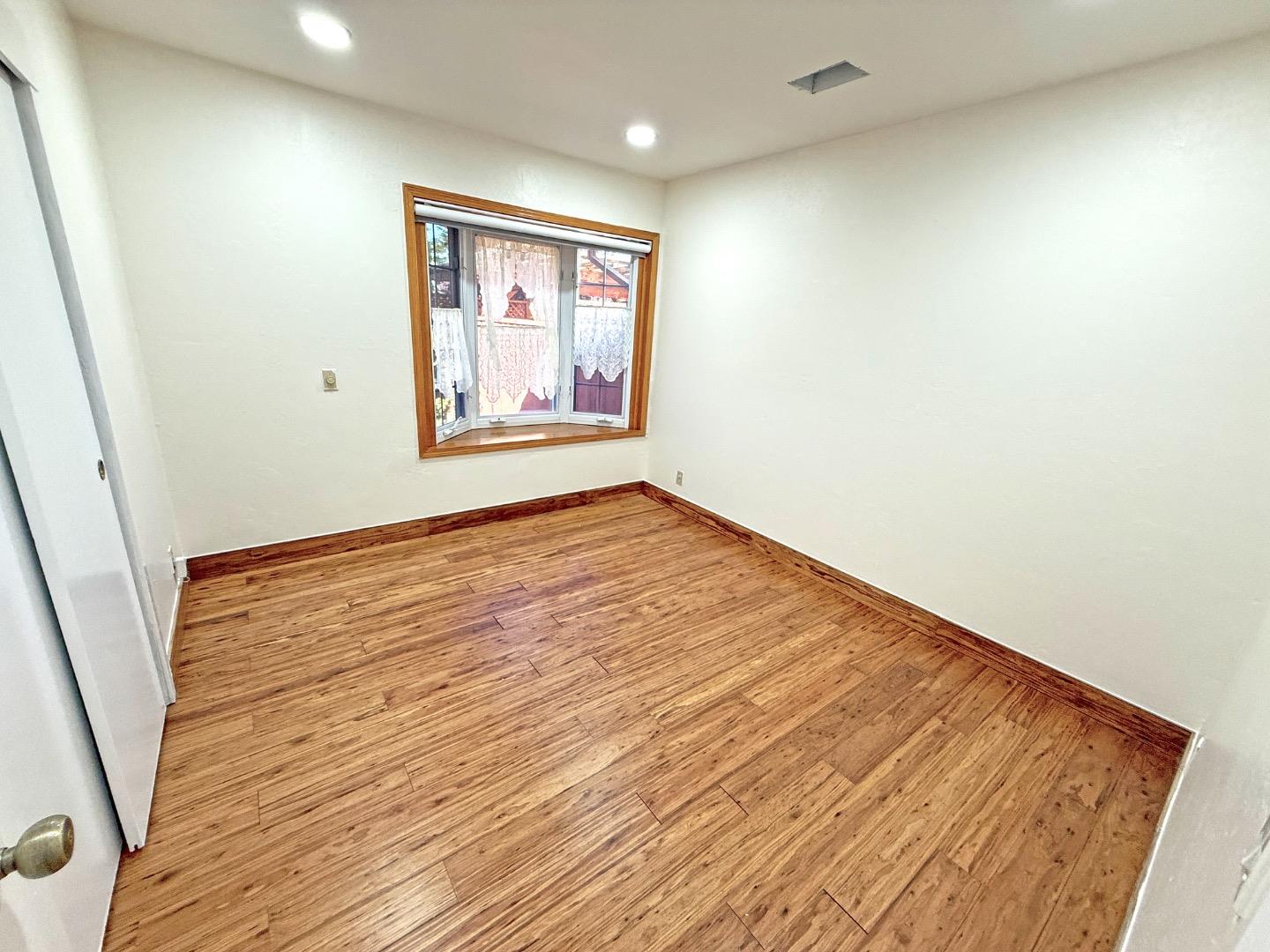 Detail Gallery Image 5 of 14 For 1776 Loch Ness Way, San Jose,  CA 95121 - 4 Beds | 2 Baths