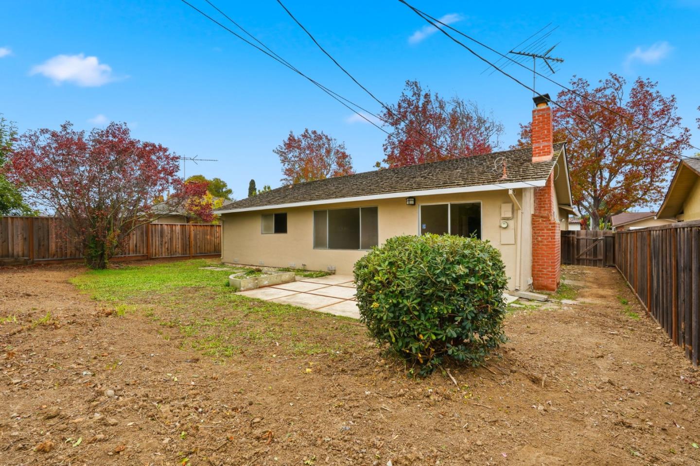 Detail Gallery Image 6 of 10 For 1550 Meadowlark Ln, Sunnyvale,  CA 94087 - 3 Beds | 2 Baths