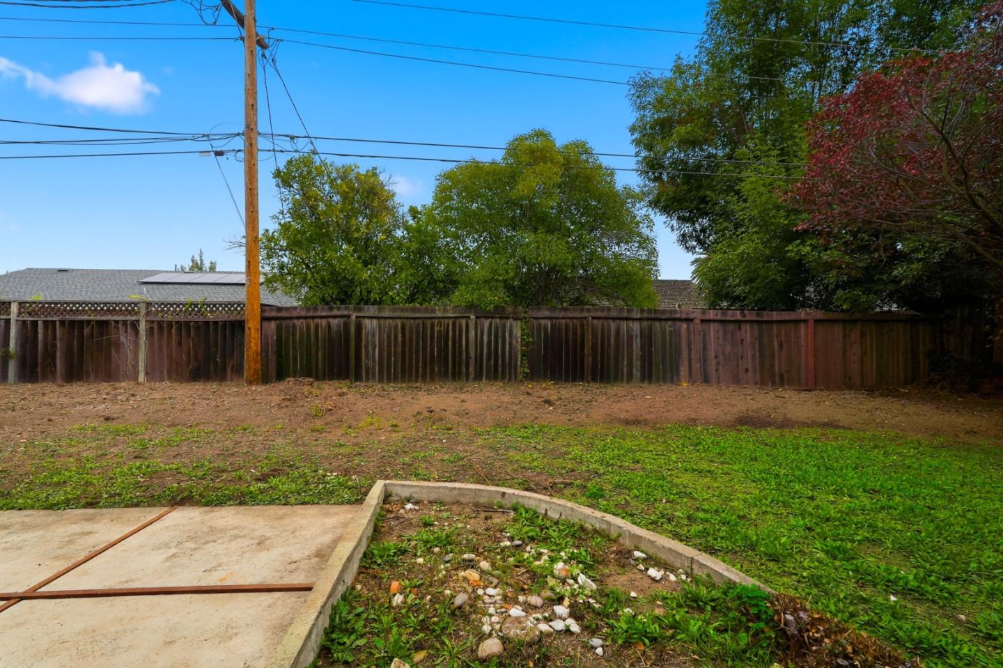 Detail Gallery Image 7 of 10 For 1550 Meadowlark Ln, Sunnyvale,  CA 94087 - 3 Beds | 2 Baths