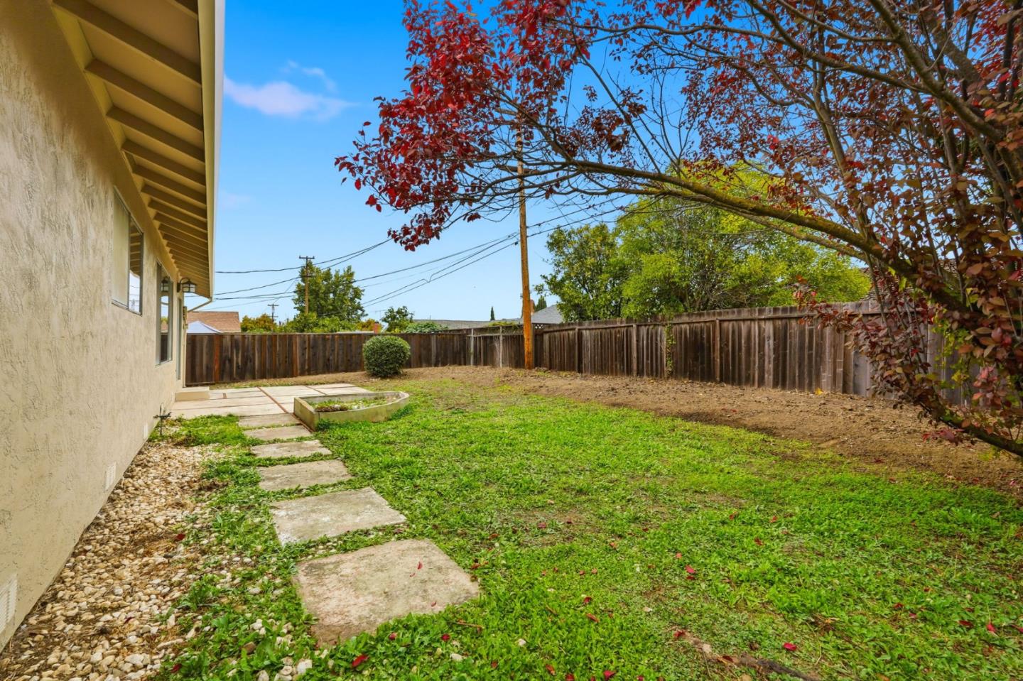 Detail Gallery Image 9 of 10 For 1550 Meadowlark Ln, Sunnyvale,  CA 94087 - 3 Beds | 2 Baths