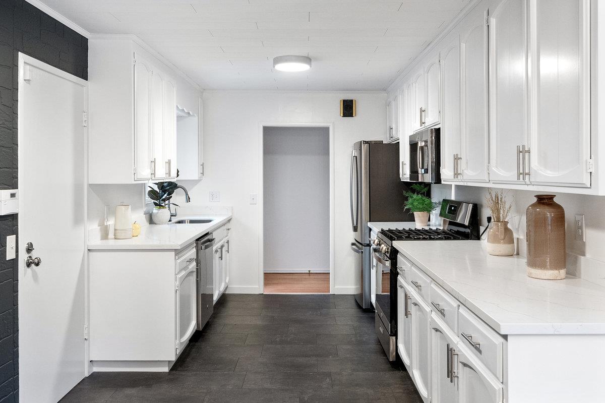 Detail Gallery Image 15 of 36 For 2341 Rollingwood Dr, San Bruno,  CA 94066 - 3 Beds | 2 Baths