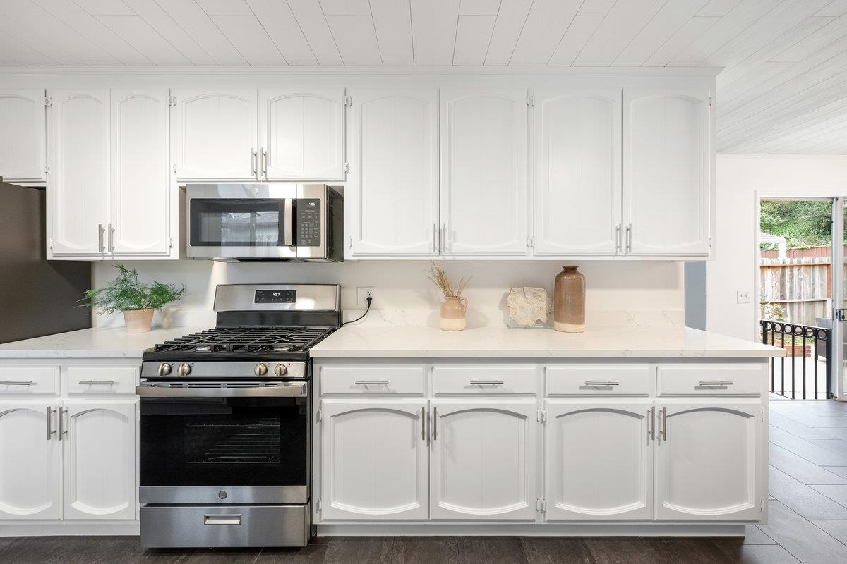 Detail Gallery Image 16 of 36 For 2341 Rollingwood Dr, San Bruno,  CA 94066 - 3 Beds | 2 Baths