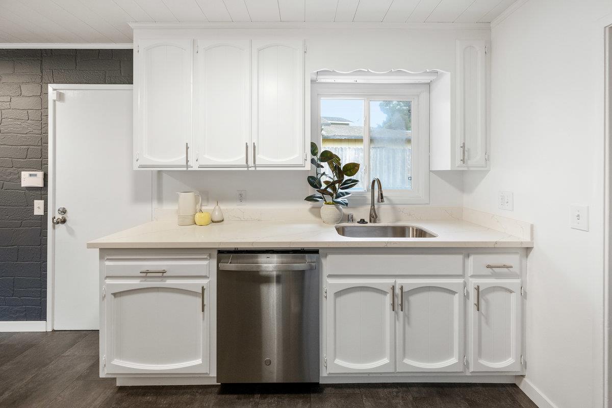 Detail Gallery Image 18 of 36 For 2341 Rollingwood Dr, San Bruno,  CA 94066 - 3 Beds | 2 Baths