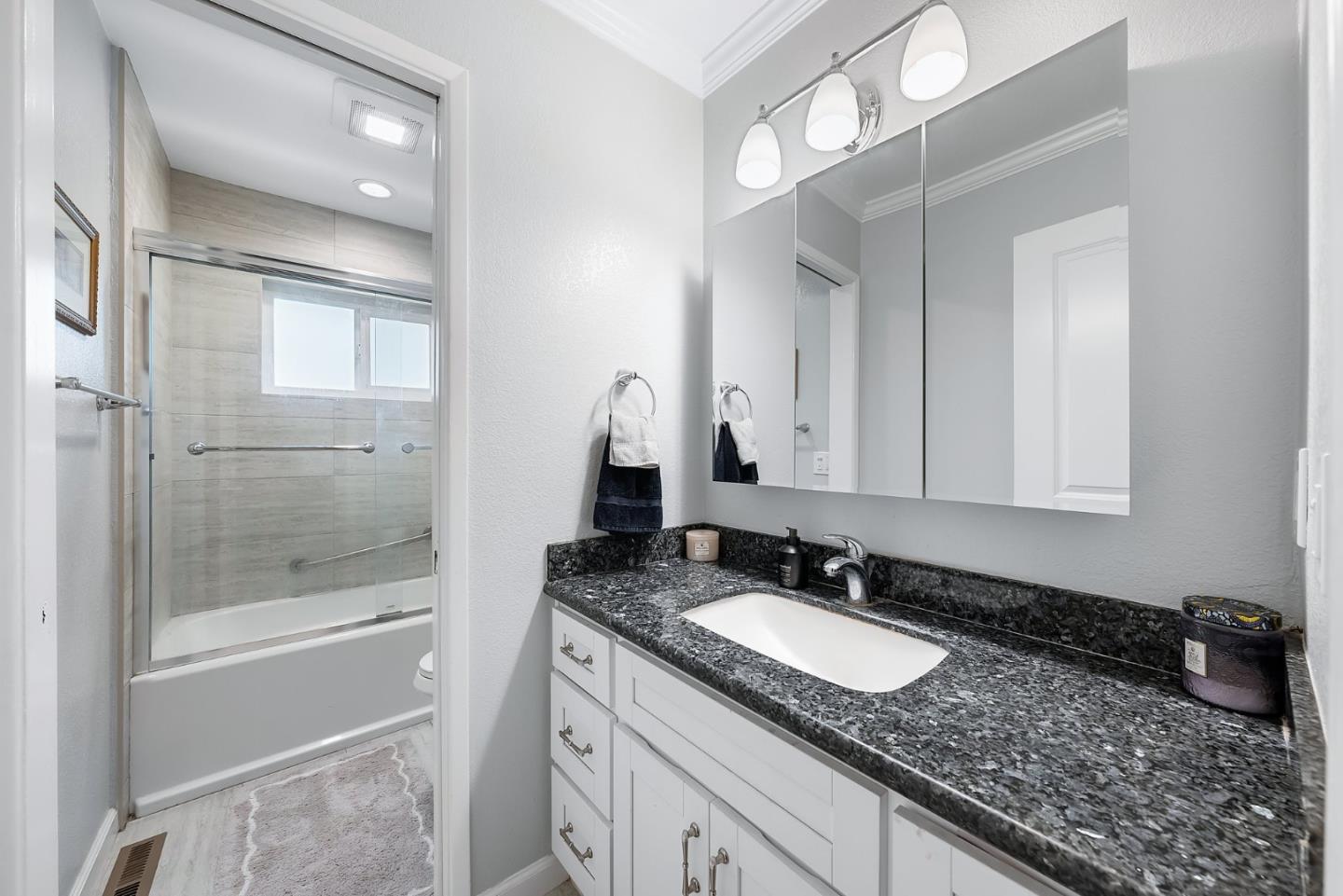 Detail Gallery Image 4 of 17 For 117 Verde Ct, Los Gatos,  CA 95032 - 2 Beds | 2 Baths