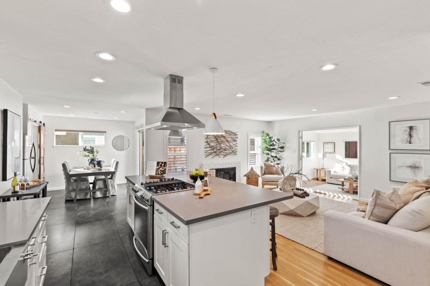 Detail Gallery Image 3 of 26 For 3689 Jarvis Ave, San Jose,  CA 95118 - 3 Beds | 1 Baths