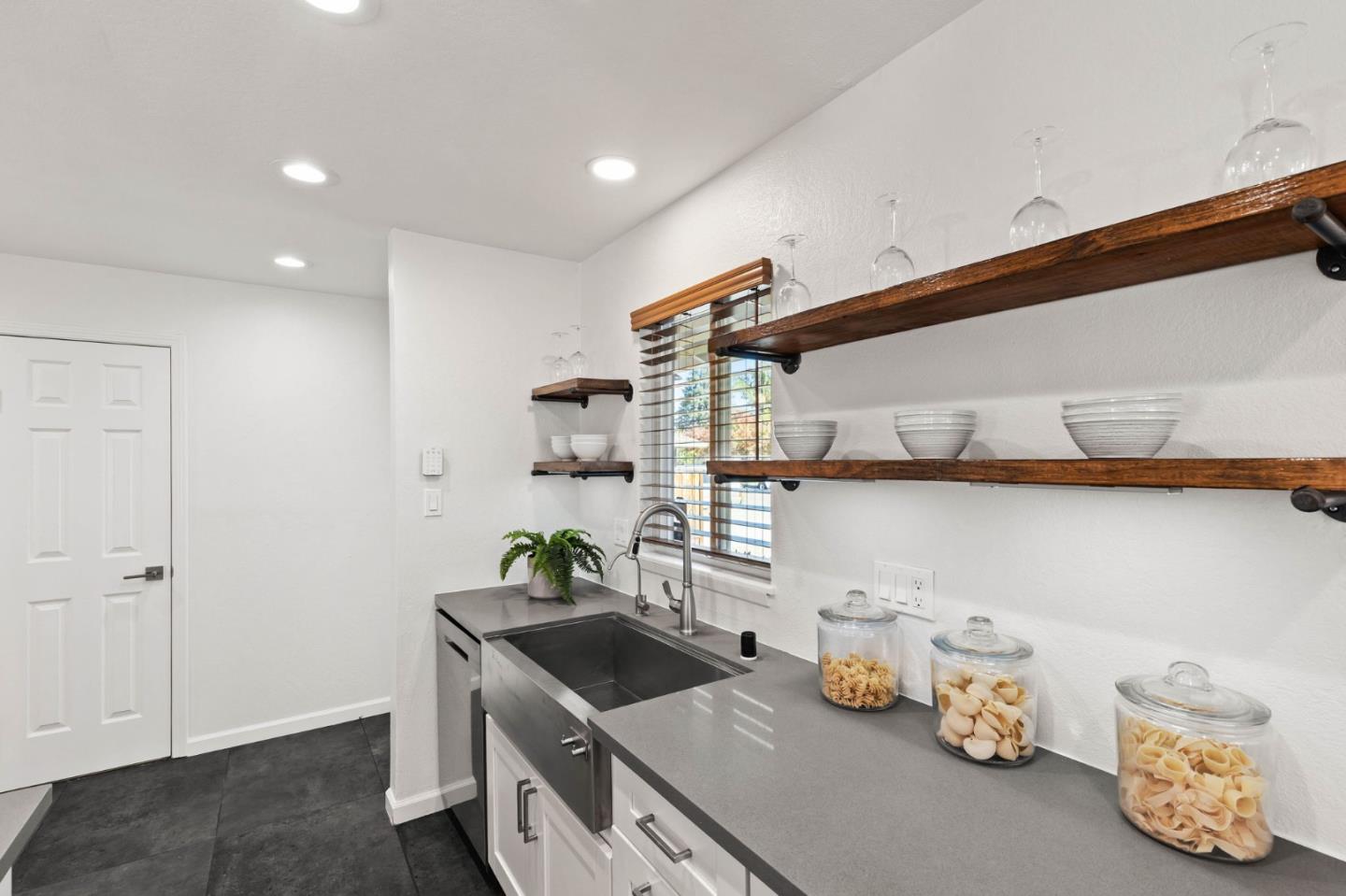 Detail Gallery Image 5 of 26 For 3689 Jarvis Ave, San Jose,  CA 95118 - 3 Beds | 1 Baths