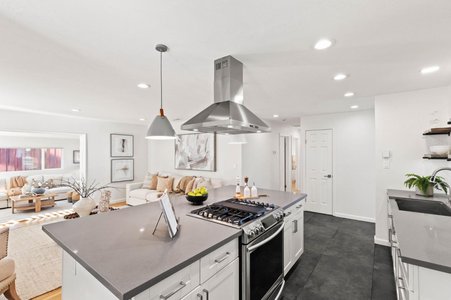 Detail Gallery Image 6 of 26 For 3689 Jarvis Ave, San Jose,  CA 95118 - 3 Beds | 1 Baths