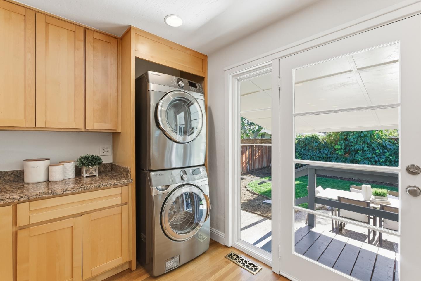 Detail Gallery Image 15 of 54 For 333 Roble Ave, Redwood City,  CA 94061 - 3 Beds | 2 Baths