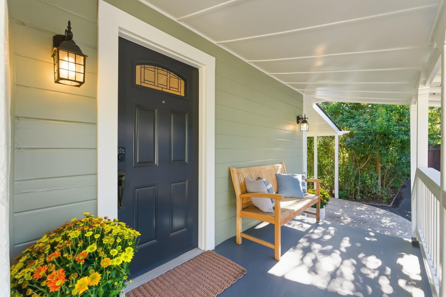 Detail Gallery Image 3 of 54 For 333 Roble Ave, Redwood City,  CA 94061 - 3 Beds | 2 Baths