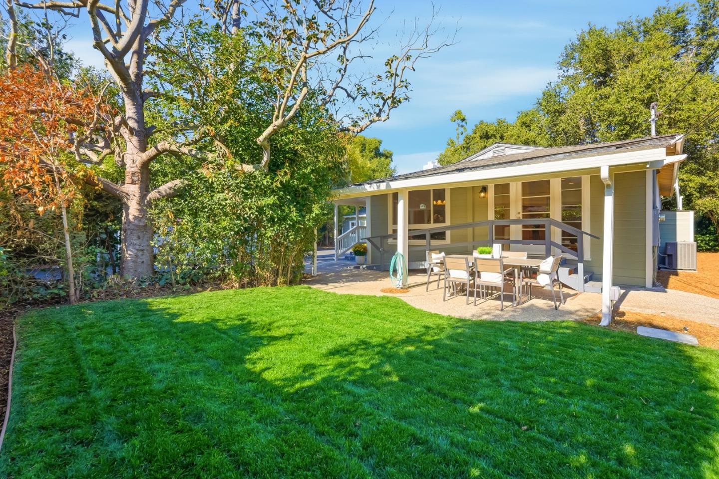 Detail Gallery Image 4 of 54 For 333 Roble Ave, Redwood City,  CA 94061 - 3 Beds | 2 Baths