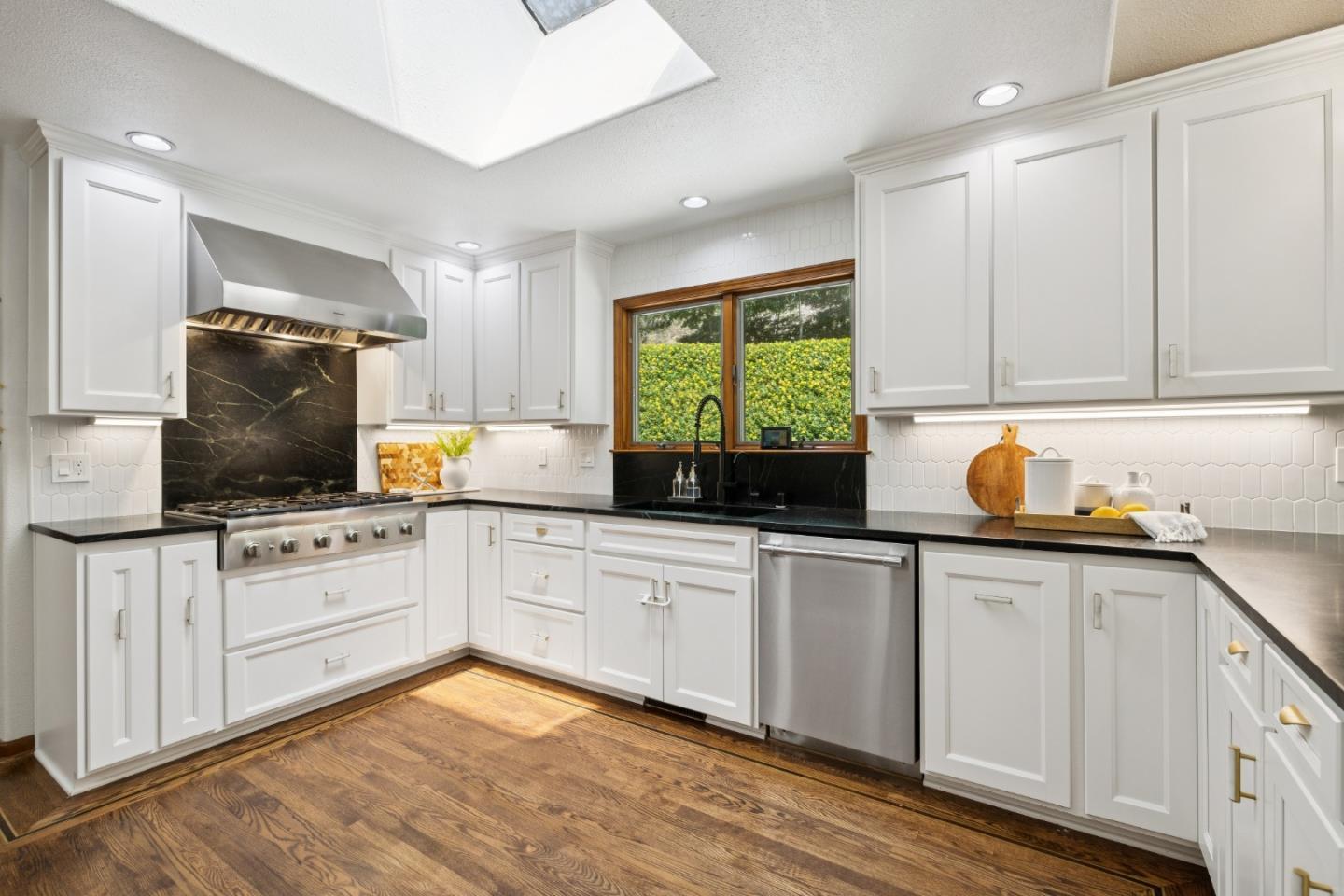 Detail Gallery Image 18 of 79 For 23110 Old Santa Cruz Hwy, Los Gatos,  CA 95033 - 4 Beds | 3 Baths