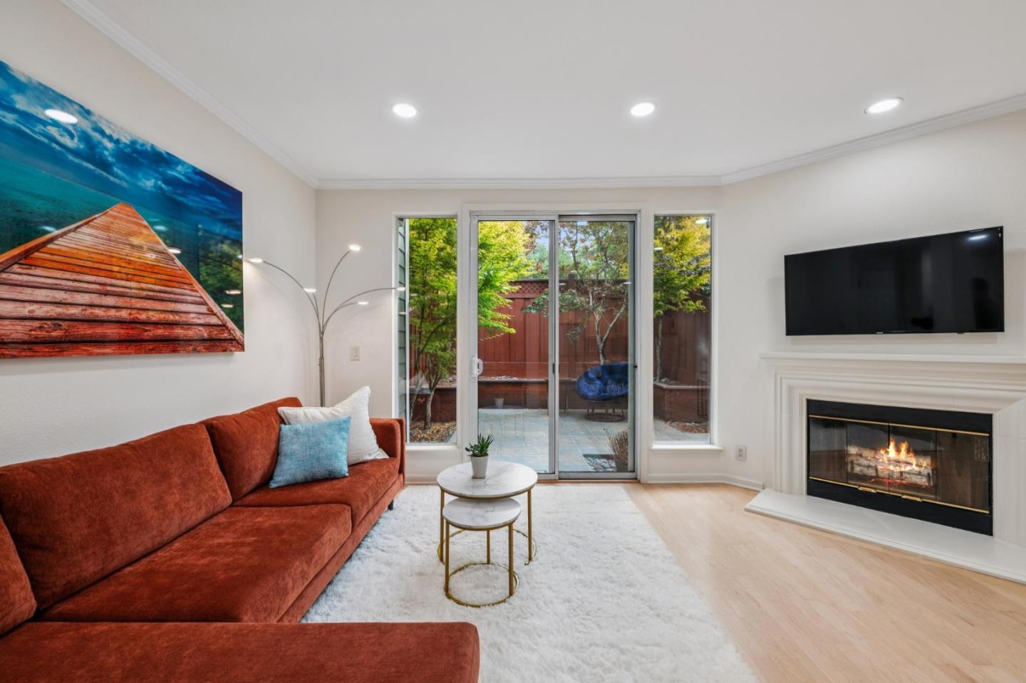 Detail Gallery Image 12 of 32 For 600 Willow Rd #8,  Menlo Park,  CA 94025 - 2 Beds | 2/1 Baths