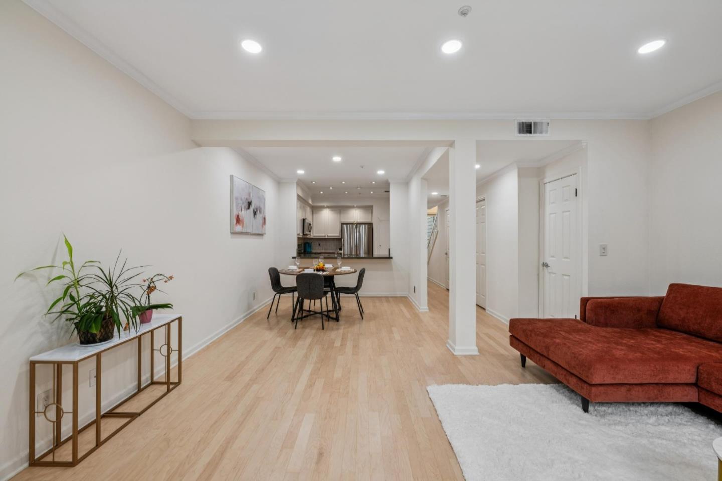 Detail Gallery Image 13 of 32 For 600 Willow Rd #8,  Menlo Park,  CA 94025 - 2 Beds | 2/1 Baths