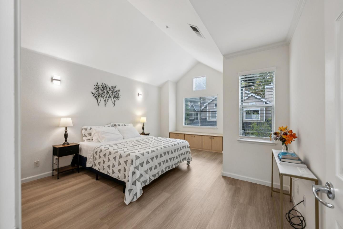 Detail Gallery Image 21 of 32 For 600 Willow Rd #8,  Menlo Park,  CA 94025 - 2 Beds | 2/1 Baths
