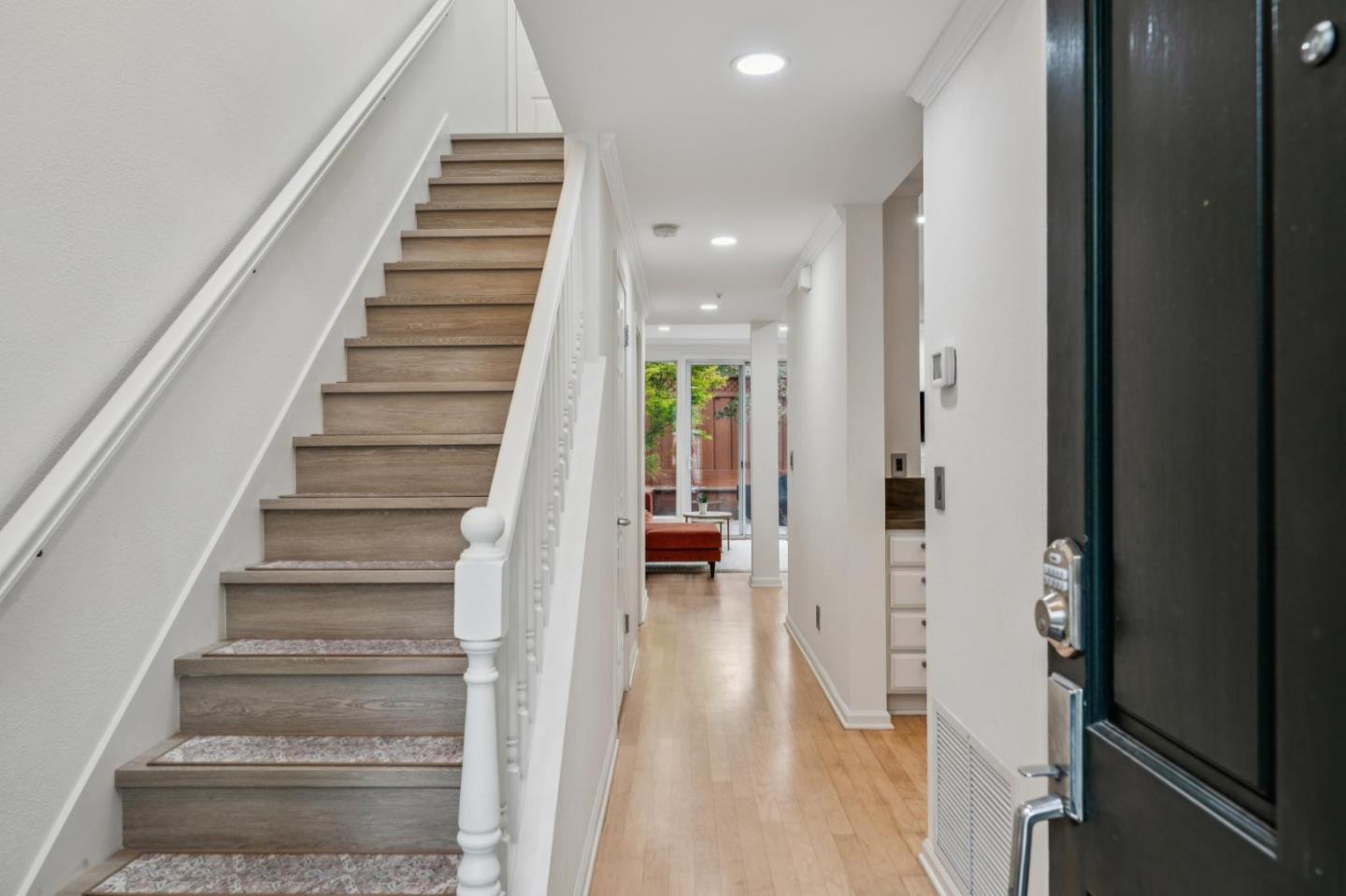 Detail Gallery Image 3 of 32 For 600 Willow Rd #8,  Menlo Park,  CA 94025 - 2 Beds | 2/1 Baths