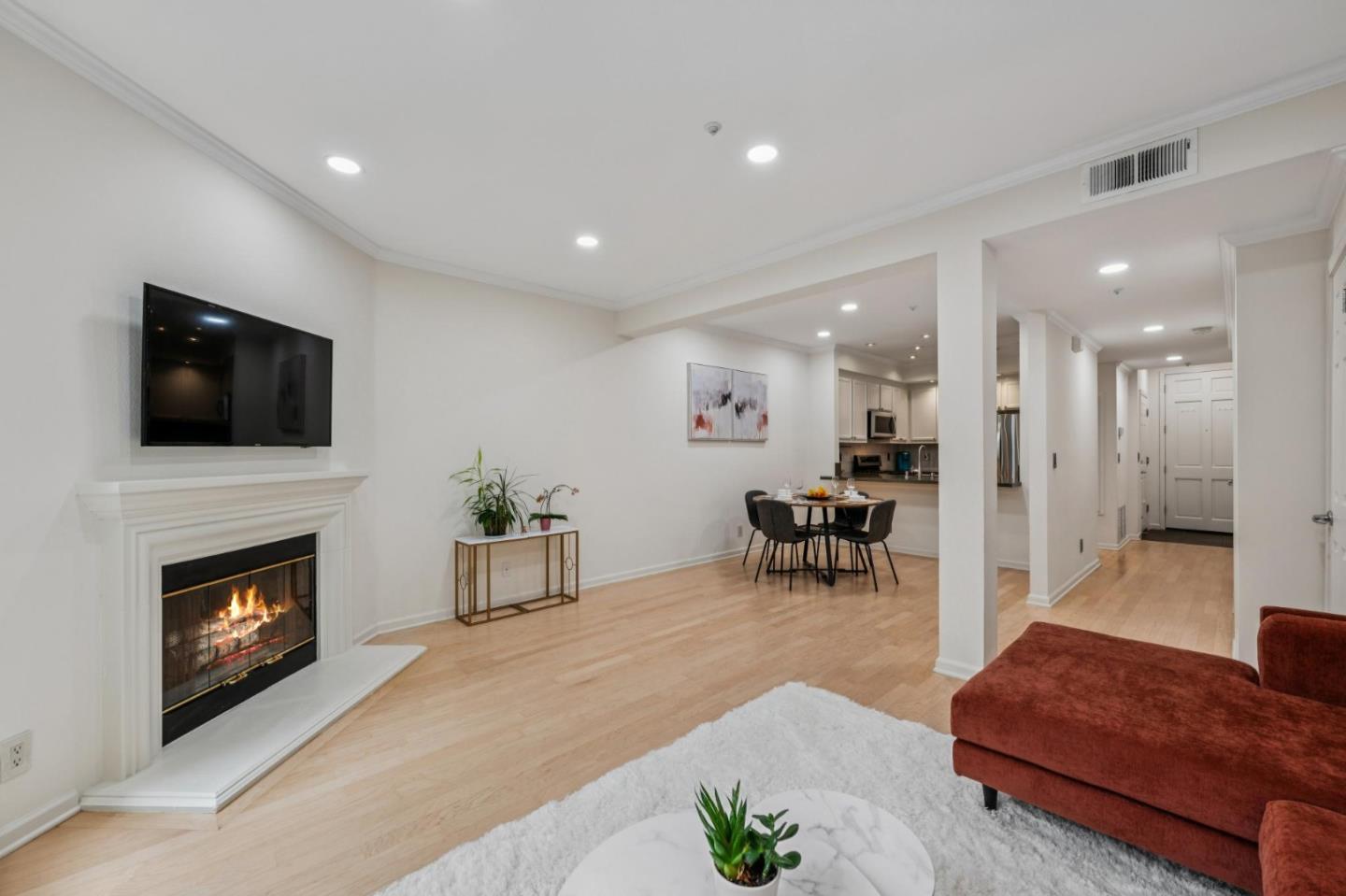 Detail Gallery Image 8 of 32 For 600 Willow Rd #8,  Menlo Park,  CA 94025 - 2 Beds | 2/1 Baths