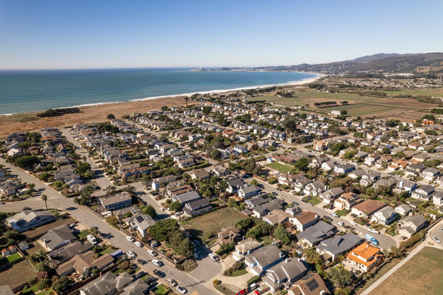 Detail Gallery Image 43 of 50 For 420 Valdez Ave, Half Moon Bay,  CA 94019 - 4 Beds | 3 Baths