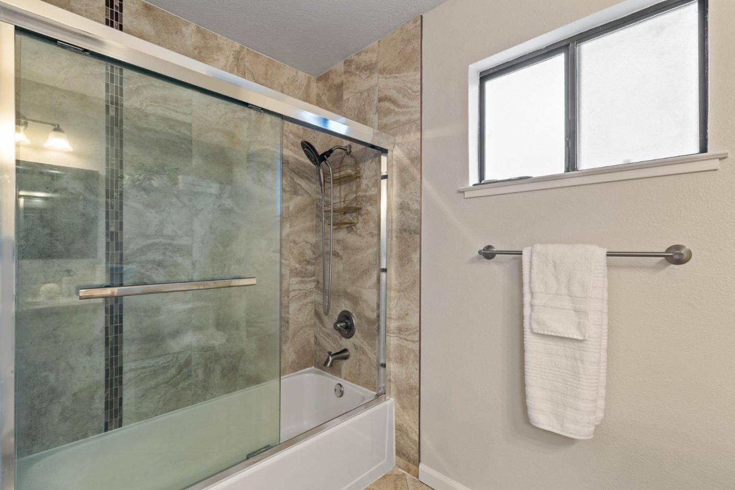 Detail Gallery Image 13 of 29 For 461 Northlake Dr #25,  San Jose,  CA 95117 - 3 Beds | 2/1 Baths