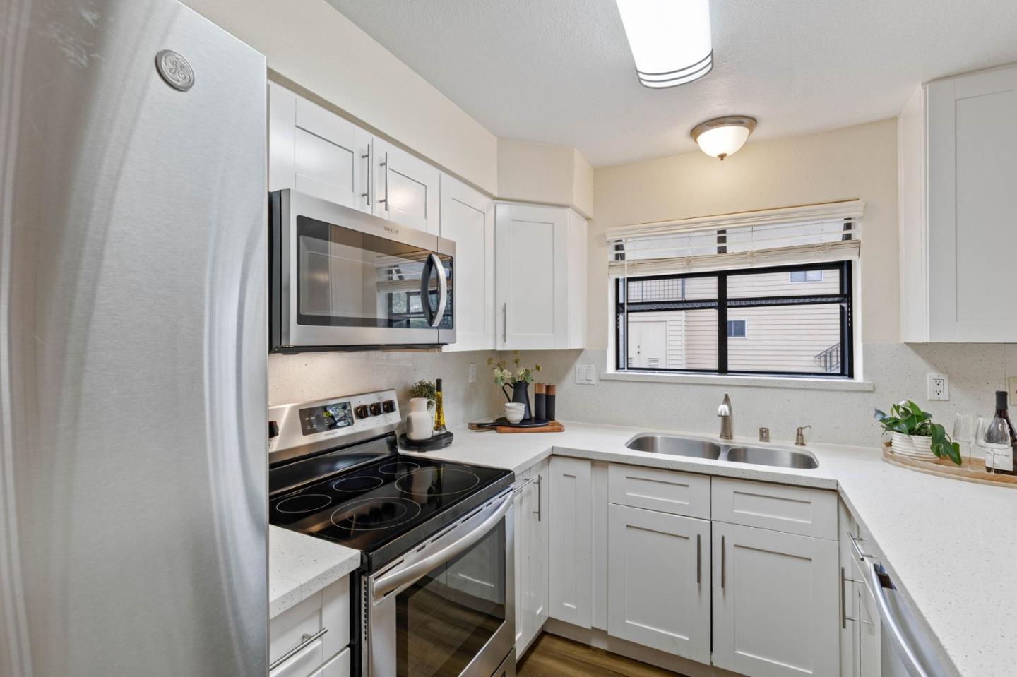 Detail Gallery Image 5 of 29 For 461 Northlake Dr #25,  San Jose,  CA 95117 - 3 Beds | 2/1 Baths