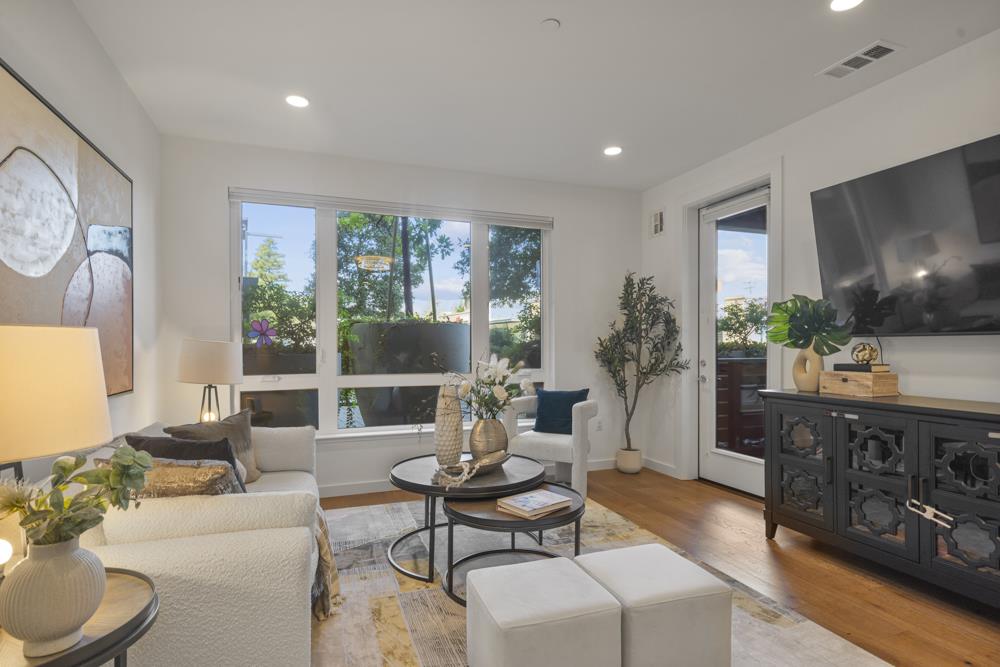 Detail Gallery Image 2 of 48 For 400 El Camino Real #117,  Belmont,  CA 94002 - 3 Beds | 2 Baths