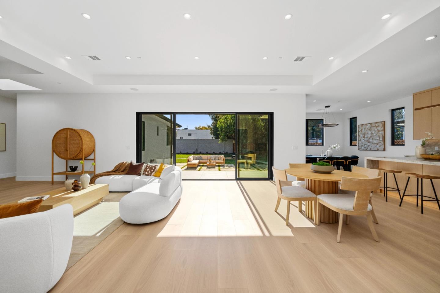 Detail Gallery Image 13 of 60 For 89 Centre St, Mountain View,  CA 94041 - 5 Beds | 4/1 Baths