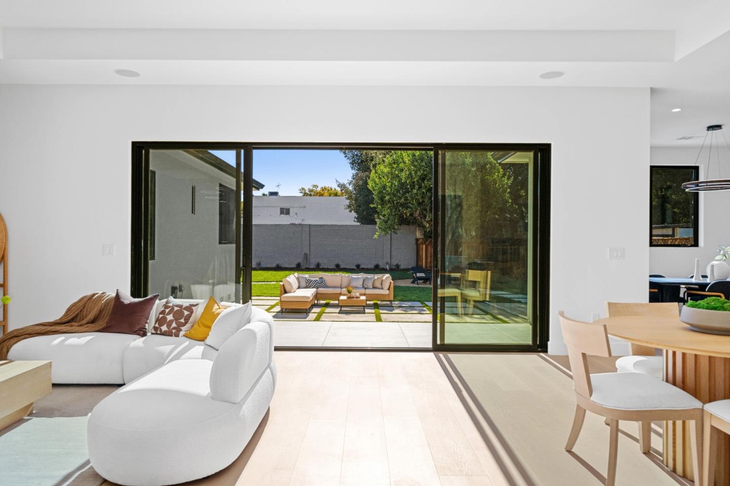 Detail Gallery Image 14 of 60 For 89 Centre St, Mountain View,  CA 94041 - 5 Beds | 4/1 Baths