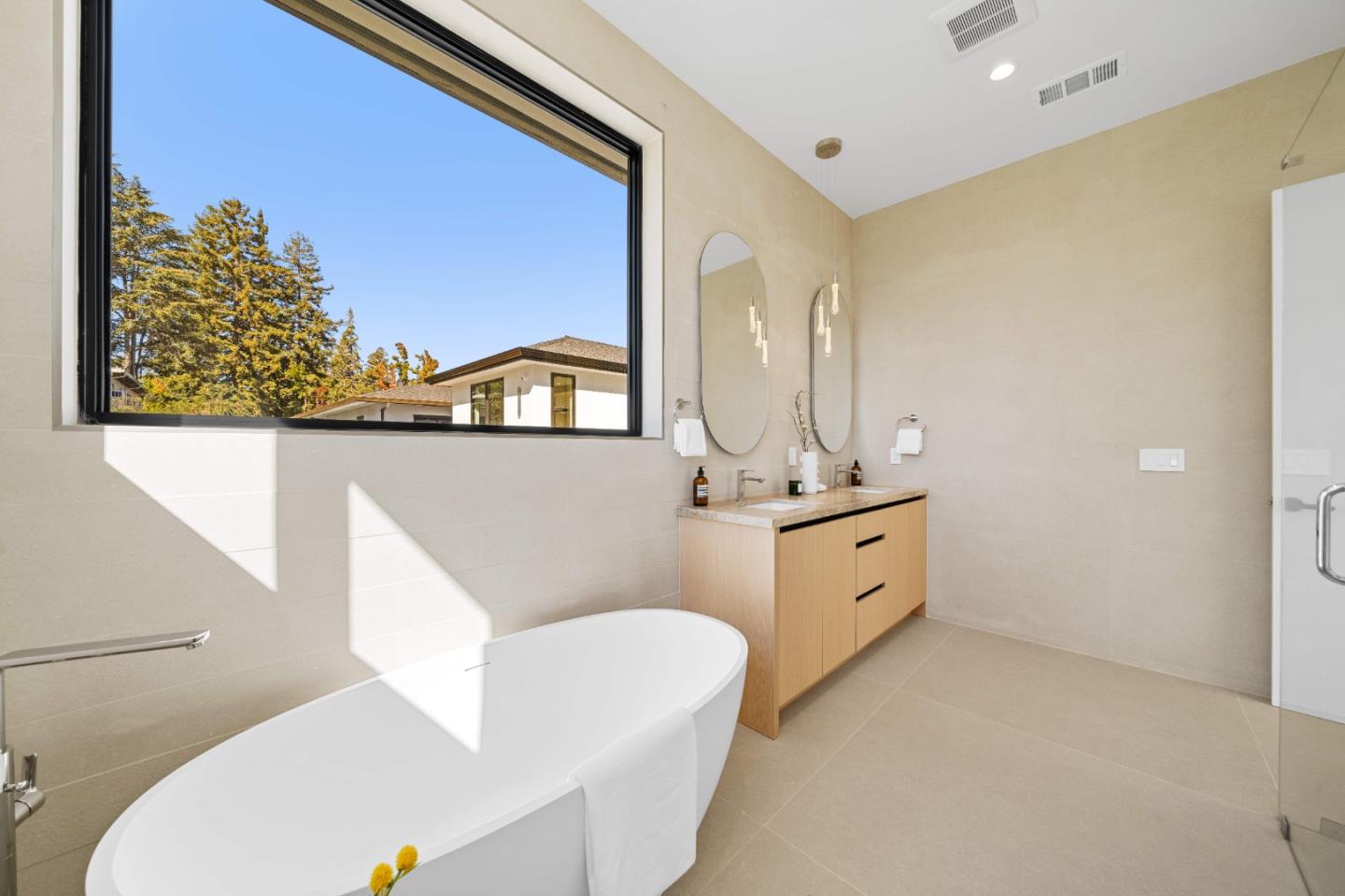 Detail Gallery Image 37 of 60 For 89 Centre St, Mountain View,  CA 94041 - 5 Beds | 4/1 Baths