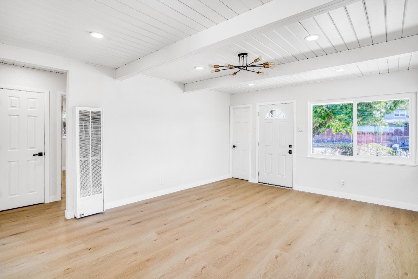 Detail Gallery Image 5 of 25 For 1339 Lettia Rd, San Pablo,  CA 94806 - 3 Beds | 1 Baths