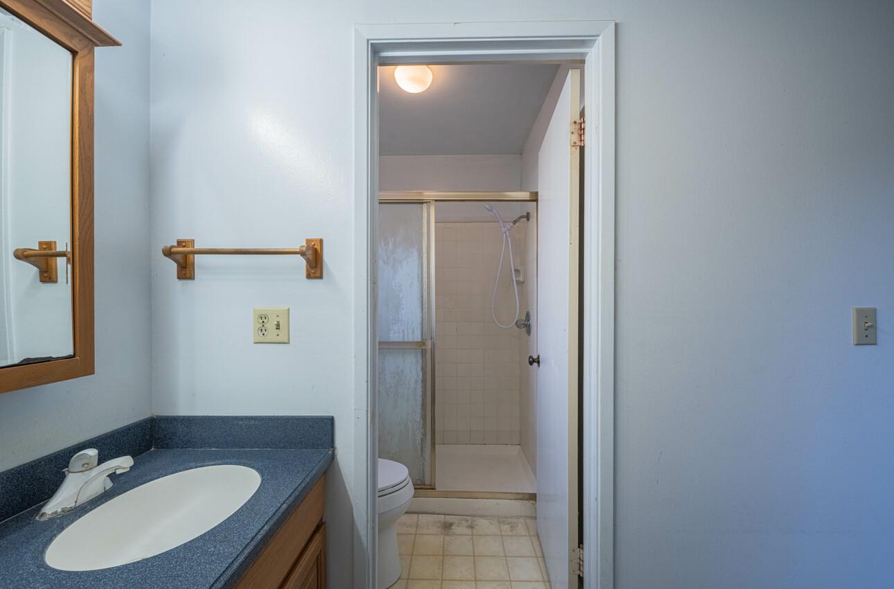 Detail Gallery Image 10 of 14 For 464 La Jolla Way, Salinas,  CA 93901 - 3 Beds | 2 Baths