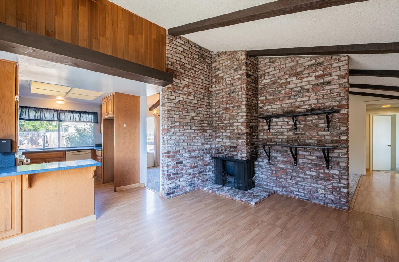 Detail Gallery Image 6 of 14 For 464 La Jolla Way, Salinas,  CA 93901 - 3 Beds | 2 Baths