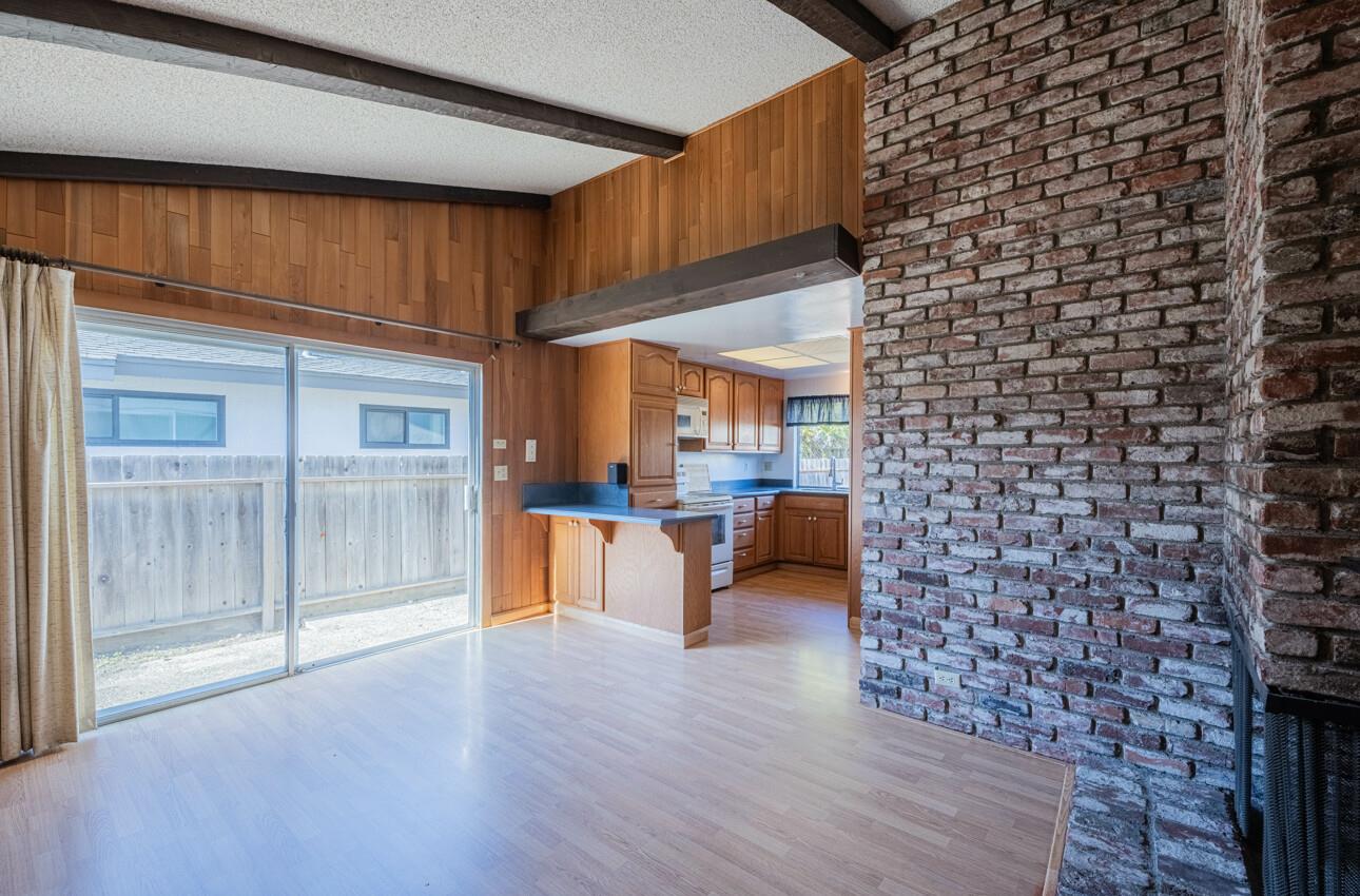 Detail Gallery Image 7 of 14 For 464 La Jolla Way, Salinas,  CA 93901 - 3 Beds | 2 Baths