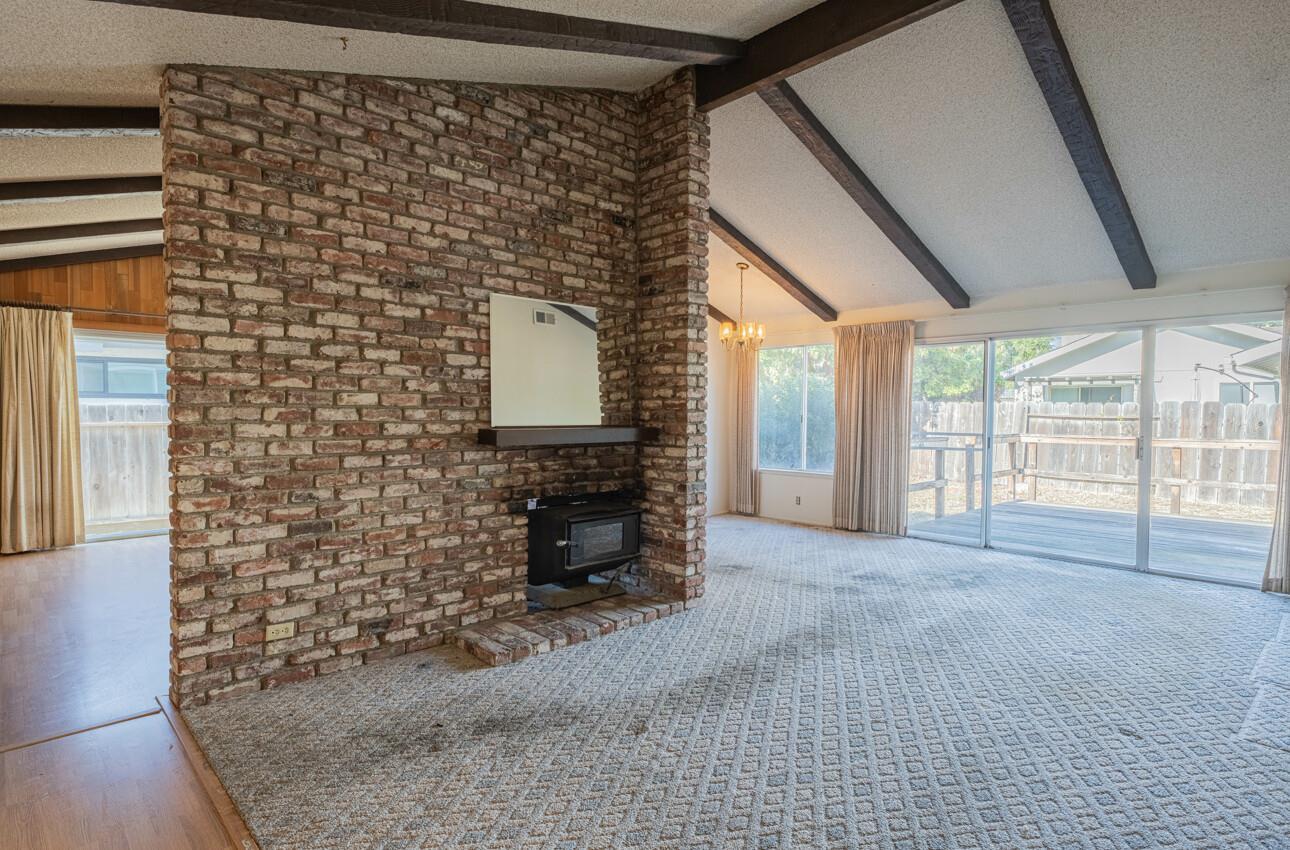 Detail Gallery Image 8 of 14 For 464 La Jolla Way, Salinas,  CA 93901 - 3 Beds | 2 Baths