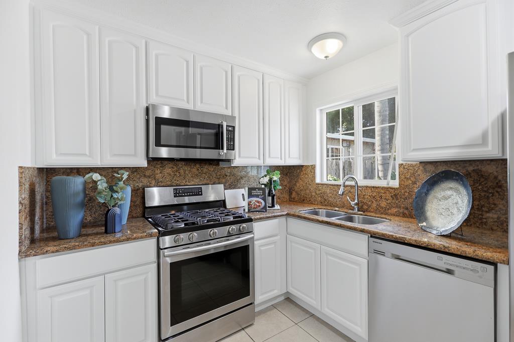 Detail Gallery Image 15 of 84 For 1183 Saratoga Ave, East Palo Alto,  CA 94303 - 4 Beds | 2 Baths