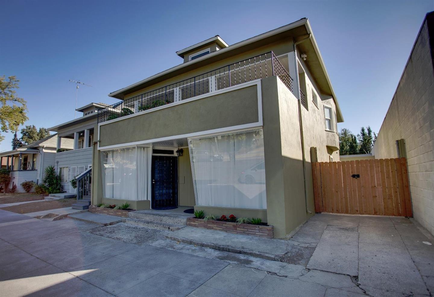 Detail Gallery Image 4 of 33 For 3012 4th Ave, Sacramento,  CA 95817 - – Beds | – Baths